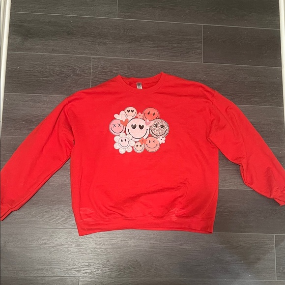 Gildan Tops - Gildan Red Heavy Blend Crewneck Sweatshirt